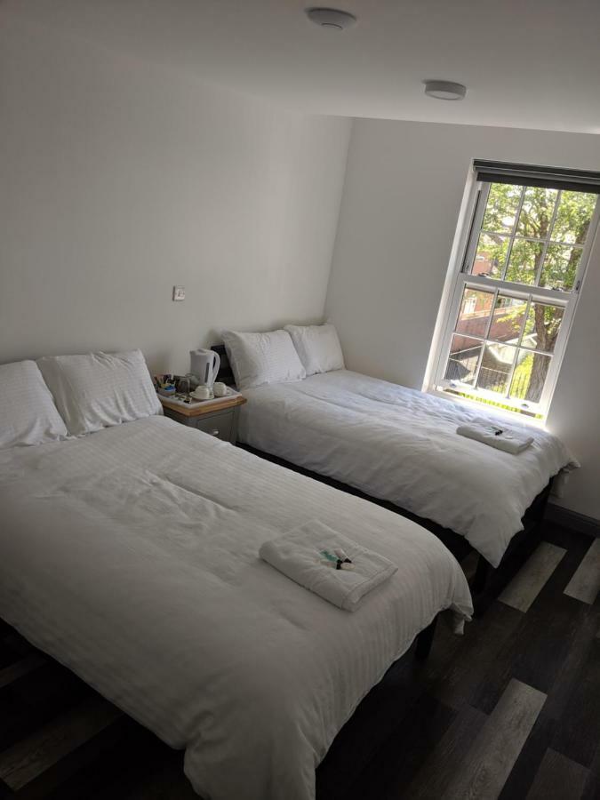 Crofts Hotel Cardiff Bagian luar foto