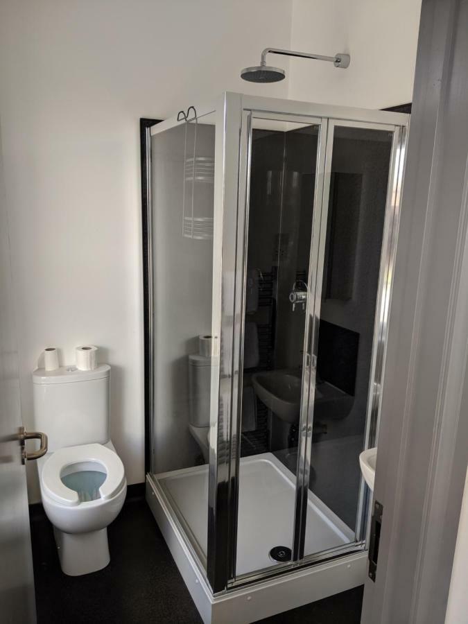 Crofts Hotel Cardiff Bagian luar foto