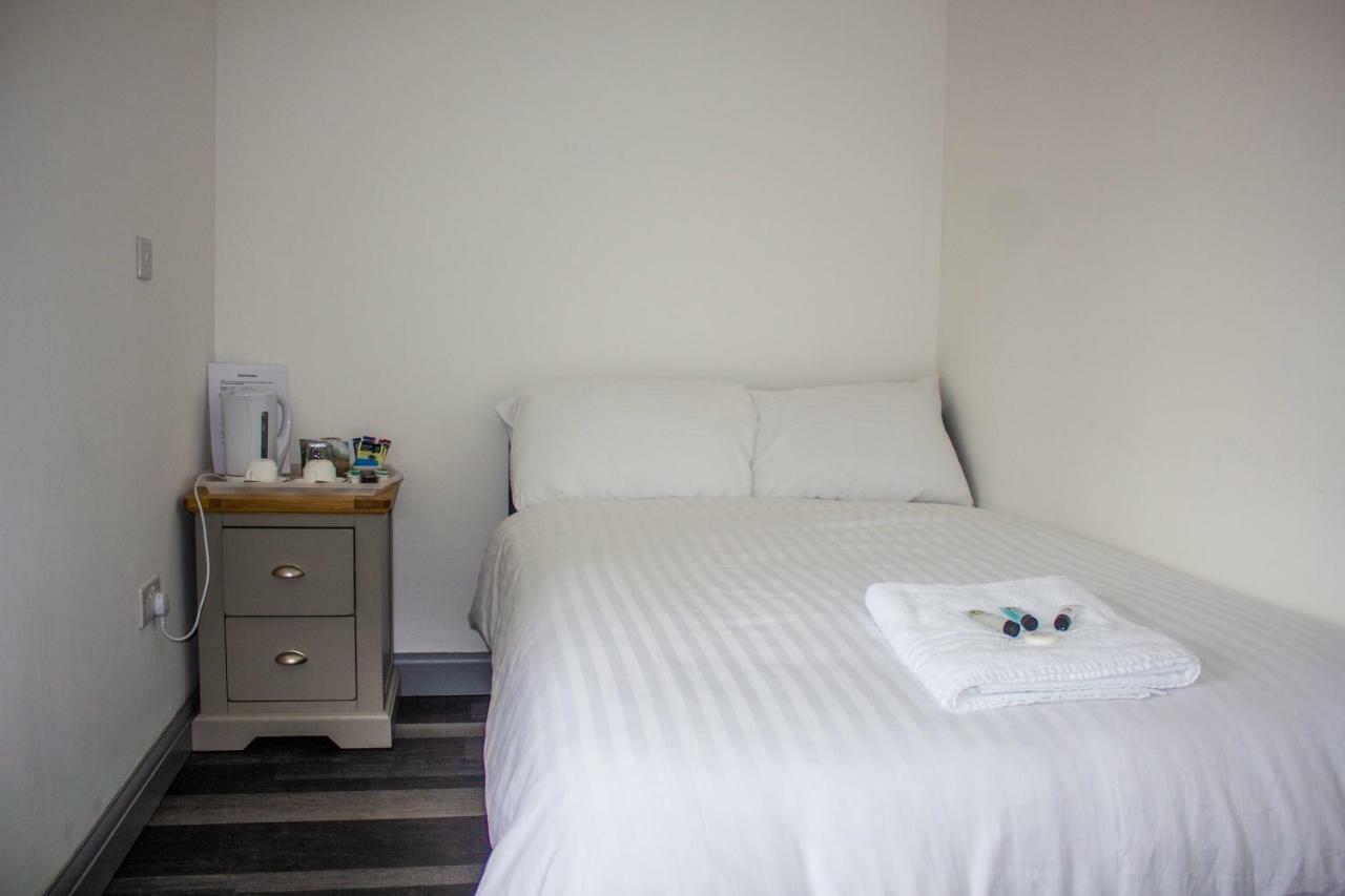 Crofts Hotel Cardiff Bagian luar foto