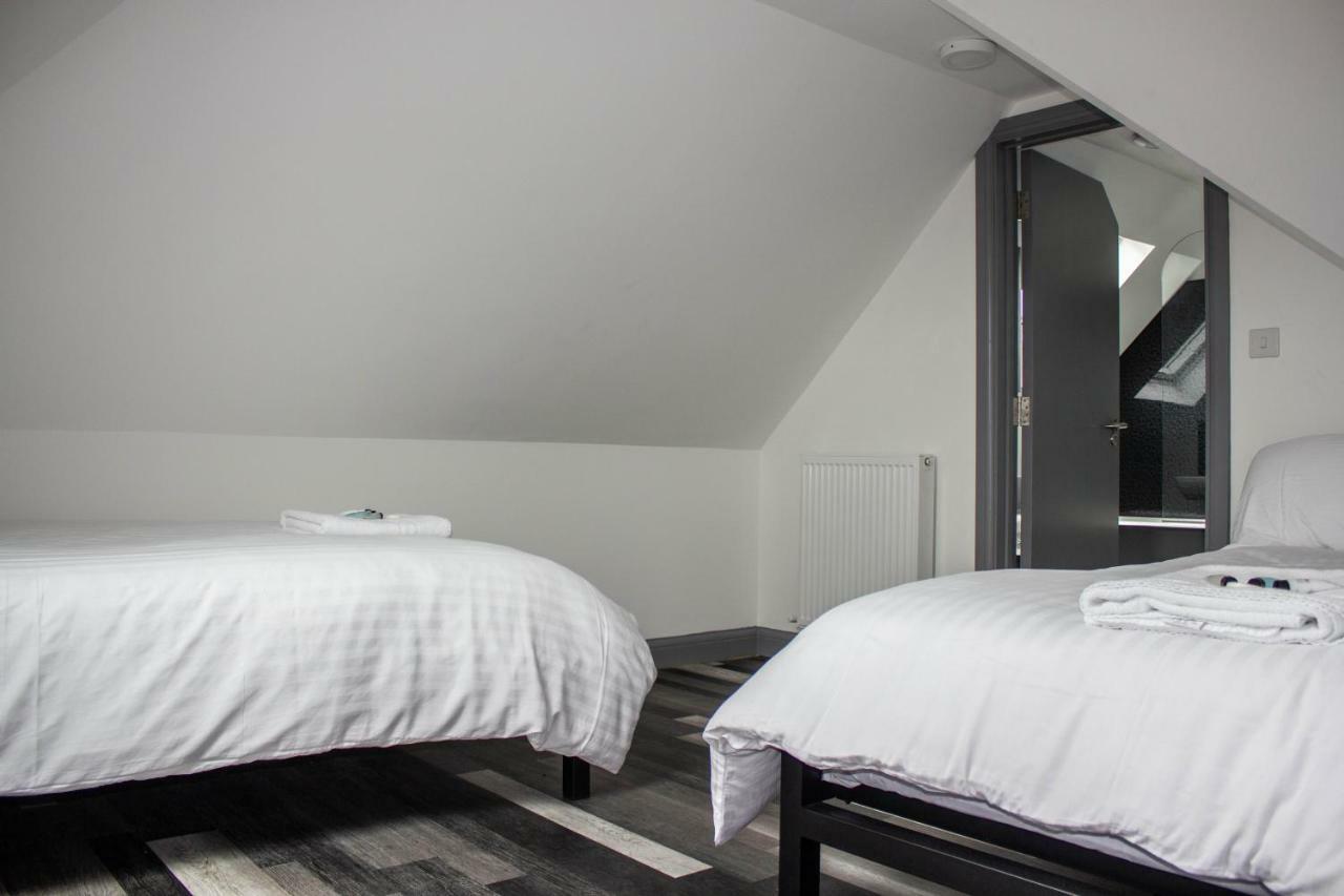 Crofts Hotel Cardiff Bagian luar foto
