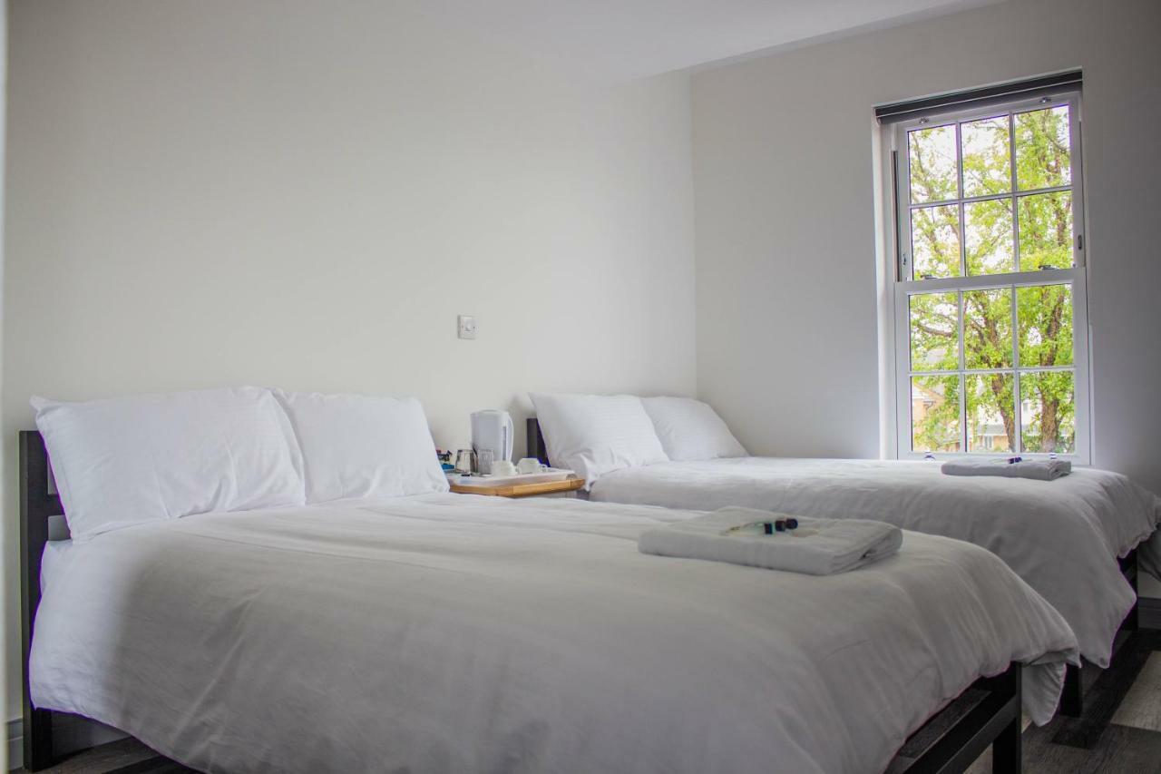 Crofts Hotel Cardiff Bagian luar foto