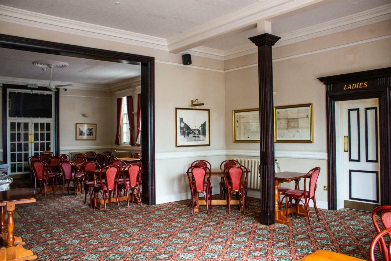 Crofts Hotel Cardiff Bagian luar foto